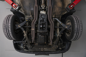 Alfa Romeo 33 1.5 4×4 Sport Wagon (1988) - Blick auf die Technik von unten - Vorderachse