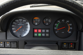 Alfa Romeo 33 1.5 4×4 Sport Wagon (1988) - übersichtliche Instrumente, roter Bereich ab 6300 Umdrehungen