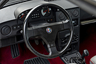 Alfa Romeo 33 1.5 4×4 Sport Wagon (1988) - um fünf Zentimeter kann das Lenkrad in der Höhe verstellt werden, die Armaturen wandern mit dabei