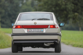 Alfa Romeo 33 1.7 i.e. 4x4 Elegante (1991) - das Heck wirkt breiter als es ist (1991)