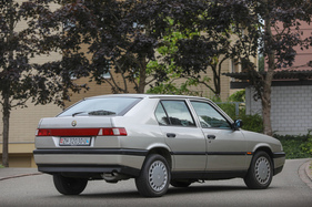 Alfa Romeo 33 1.7 i.e. 4x4 Elegante (1991) - eckige Heckleuchten, verbunden mit Leuchtband