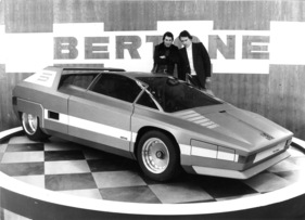 Alfa Romeo 33 Bertone Navajo (1976) - mit vielen neuen stylistischen Ideen - Genfer Autosalon 1976