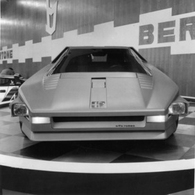 Alfa Romeo 33 Bertone Navajo (1976) - nach der Seite ausschwenkende Scheinwerfer - Genfer Autosalon 1976