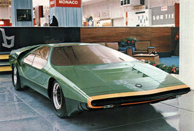 Alfa Romeo 33 Carabo (1968) - revolutionärer Entwurf von Gandini mit Scherentüren bei der Vorstellung am Pariser Autosalon 1968