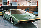 Alfa Romeo 33 Carabo (1968) - revolutionärer Entwurf von Gandini mit Scherentüren bei der Vorstellung am Pariser Autosalon 1968