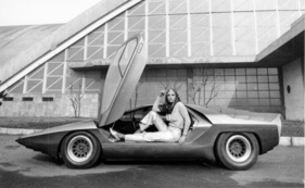 Alfa Romeo 33 Carabo Bertone (1968) - in Damenbegleitung