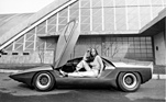 Bild: Alfa Romeo 33 Carabo Bertone (1968) - in Damenbegleitung