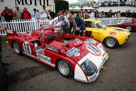 Bild Alfa Romeo 33 II 3 (1972) – Türen auf zu einem Alfa-Spektakel der Extraklasse – Goodwood Revival 2025