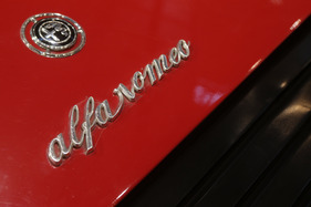 Alfa Romeo 33 Stradale (1967) - der Schriftzug auf dem Heck (Techno Classica 2013)