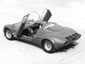 Alfa Romeo 33 Stradale (1968) - Einstieg durch nach oben öffnende Türen