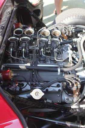 Alfa Romeo 33 Stradale (1968) am Concorso d'Eleganza Villa d'Este 2011 - rennerprobter Achtzylinder-Motor mit Doppelzündung