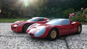 Alfa Romeo 33 Stradale und Diva in der Seitenansicht am Ende der Modellentwicklung ()