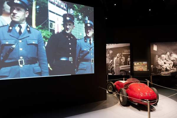 Bild Alfa Romeo 412 (1939) - in der Ausstellung - Sonderschau "Grand Prix Suisse 1934–54 - Bern im Rennfieber" im Bernischen Historischen Museum