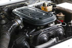 Alfa Romeo 6 2.5 (1980) - ein Luftfilter über sechs Dell'Orto-Vergasern Alfa Romeo 6 2.5 (1980) - ein Luftfilter über sechs Dell'Orto-Vergasern