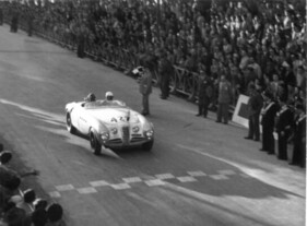 Alfa Romeo 6 C 2500 (1951) - Bonetto an der Mille Miglia 1951 im Ziel