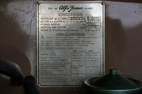 Alfa Romeo 6 C 2500 Gran Turismo (1951) - Fahrgestell-Plakette mit Schmiervorschriften