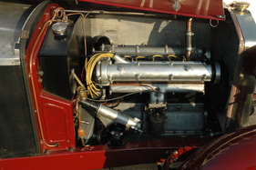 Alfa Romeo 6C 1500 (1928) - Blick in den Motorraum von rechts