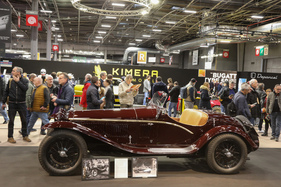 Alfa Romeo 6C 1750 Grand Sport Brianza Spider (1932) – Chassis 10814396 in Rosso Barolo, auf dem Stand von Lukas Hüni – Rétromobile Paris 2025