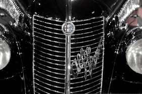 Alfa Romeo 6C 2300 B Pinin Farina Cabriolet (1934) - prächtige Frontgestaltung (Rétromobile 2013)