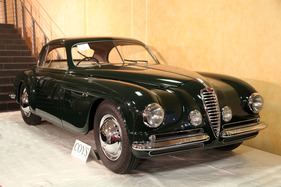 Bild Alfa Romeo 6C 2500 SS Villa d'Este (1948) - schön restauriertes Exemplar dieses mit Touring Superleggera-Karosserie versehenen Fahrzeugs bei Coys (Techno Classica 2013)