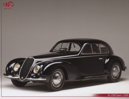 Bild: Alfa Romeo 6C 2500 Sport (1939) - Das elegante Coupé, wie es vor dem zweiten Weltkrieg gefertigt wurde.