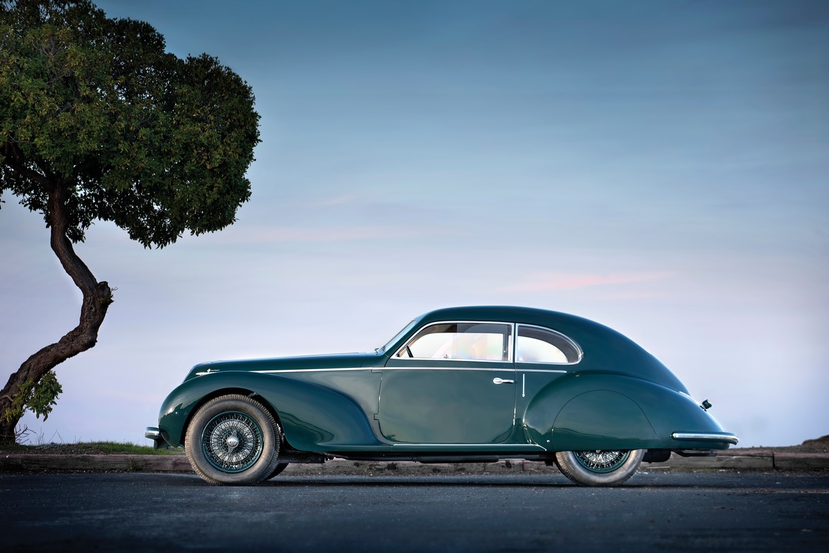 Alfa Romeo 6C 2500 Sport Berlinetta Carrozzeria Touring (1939) - fast wie eine Skulptur - angeboten an der RM Auction Amelia Island vom 9. März 2013