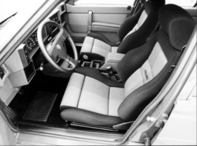 Alfa Romeo 75 1.8 Turbo (1991) - "Limited Edition" Interieur mit Recaro-Sitzen