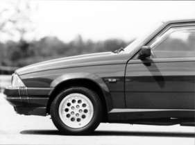 Alfa Romeo 75 1.8 Turbo (1991) - "Limited Edition" mit Alurädern im Stil des Alfa Romeo EZ Zagato