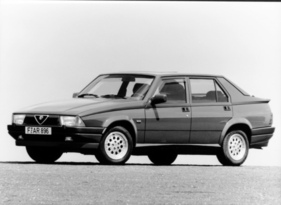 Alfa Romeo 75 2.0 Twin Spark (1991) - Exterieur der "Limited Edition" Version