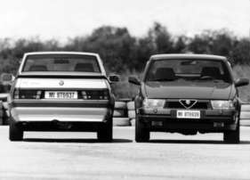 Alfa Romeo 75 2.0 Twin Spark (1991) - "Limited Edition" Version von vorne und hinten