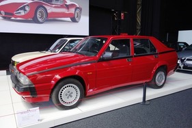 Alfa Romeo 75 3.0 V6 (1991) – Alfa Romeo Storico in der Autoworld Brüssel 2022