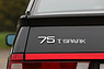 Alfa Romeo 75 Twin Spark "Limited Edition" (1992) - Beschriftung auf dem Heck "T.Spark" (© Daniel Reinhard, 2024) Alfa Romeo 75 Twin Spark "Limited Edition" (1992) - Beschriftung auf dem Heck "T.Spark" (© Daniel Reinhard, 2024)