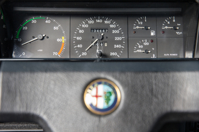 Alfa Romeo 75 Twin Spark "Limited Edition" (1992) - Tacho bis 260 km/h, ein bisschen träumen darf man ja immer