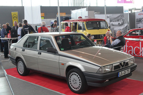 Alfa Romeo 75 - die letzte Transaxle-Limousine aus Mailand - Retro Classics Stuttgart 2015 (1987)