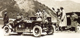 Alfa Romeo 8C 2300 (1930) - 8C anlässlich der Mille Miglia 1932 gefahren von Lurani/Canavesi am Raticosa Pass Alfa Romeo 8C 2300 (1930) - 8C anlässlich der Mille Miglia 1932 gefahren von Lurani/Canavesi am Raticosa Pass
