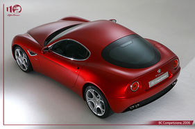 Alfa Romeo 8C Competizione (2006) - Im Herbst 2006 wurde das Fahrzeug auf dem Pariser Autosalon der breiten Öffentlichkeit gezeigt.