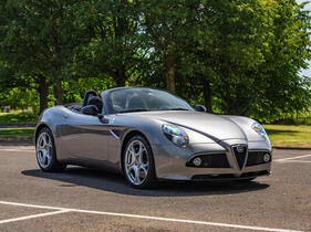 Alfa Romeo 8C Spider (2009) - Lot 208 an der Bonhams Goodwold Festival of Speed Versteigerung am 14. Juli 2023 (2009)