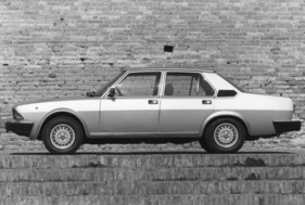 Alfa Romeo Alfa 6 (1979) - Der Alfa Sei lieferte das Herz - den Motor - für das GTV-6-Coupé Alfa Romeo Alfa 6 (1979) - Der Alfa Sei lieferte das Herz - den Motor - für das GTV-6-Coupé