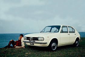 Alfa Romeo Alfasud (1972) - Werbeaufnahme aus dem Jahr 1972