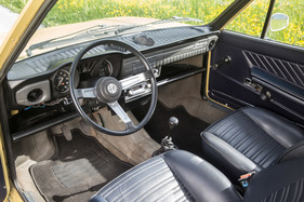 Alfa Romeo Alfasud Giardinetta 1.2 (1976) - klassisches Sud-Interieur mit Kunststoffsitzbezügen in der Farbe blue marine