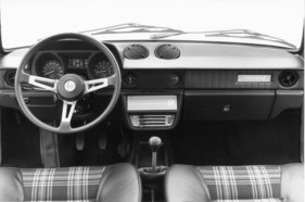 Alfa Romeo Alfasud Sprint (1977) - Interieur, Lenkrad und Armaturenbrett fast wie im normalen Alfasud