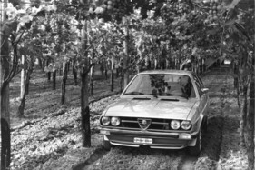 Alfa Romeo Alfasud Sprint (1977) - mit klassischem Alfa-Gesicht mit Doppelscheinwerfern Alfa Romeo Alfasud Sprint (1977) - mit klassischem Alfa-Gesicht mit Doppelscheinwerfern