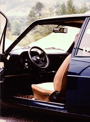 Alfa Romeo Alfasud Ti 1.5 (1979) - Blick ins Innere - man beachte das Sportlenkrad und die Einlageteppiche - Foto aus dem Jahr 1981