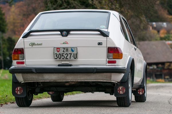 Alfa Romeo Alfasud ti 1.3 (1979) - die Kotschutzlappen sind zeitgenössisches Zubehör