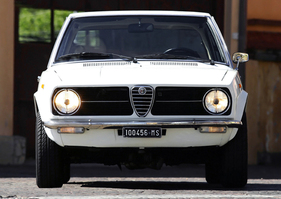 Alfa Romeo Alfetta 1.6 (1975) – günstiger als der 1,8-Liter, dafür nur zwei Scheinwerfer