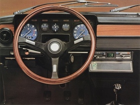 Alfa Romeo Alfetta 1.6 (1977) – Cockpit