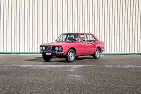 Alfa Romeo Alfetta 1.6 (1977) - als Lot 202 angeboten an der RM/Sotheby's St. Moritz Versteigerung vom 15. September 2023