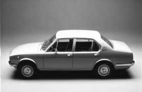Alfa Romeo Alfetta 1.8 (1976) - fünfsitzige Limousine