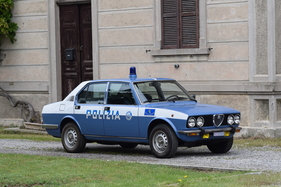Alfa Romeo Alfetta 1800 berline Polizia (1981) - als Lot 147 angeboten an der Artcurial "Sur Les Champs 10" Versteigerung am 30. Oktober 2016