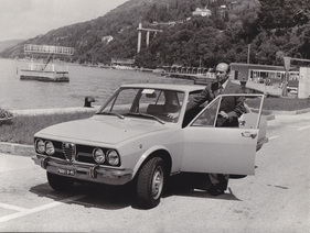Alfa Romeo Alfetta (1972) - Juan Manuel Fangio bei der Präsentation in Grignano